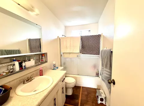 Bath - 208 N B St, Exeter, CA 93221 photo 3 of 4