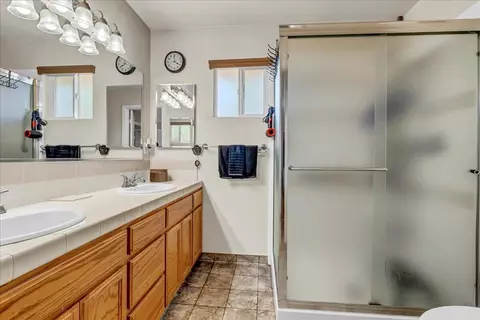 Bath - 45 Lyon Ave, Sanger, CA 93657 photo 3 of 3