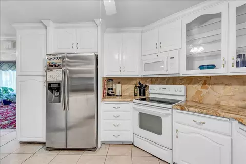 Kitchen - 45 Lyon Ave, Sanger, CA 93657 photo 4 of 4