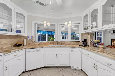 Kitchen - 45 Lyon Ave, Sanger, CA 93657 photo 3 of 4