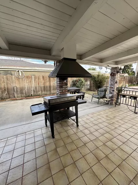 Exterior - 201 E Lois Ave, Tulare, CA 93274 photo 8 of 24
