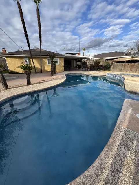 Exterior - 201 E Lois Ave, Tulare, CA 93274 photo 14 of 24