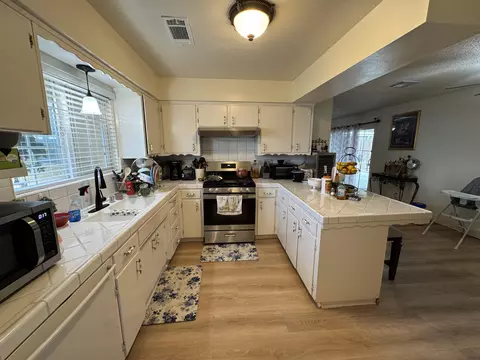 Kitchen - 201 E Lois Ave, Tulare, CA 93274 photo 1 of 8