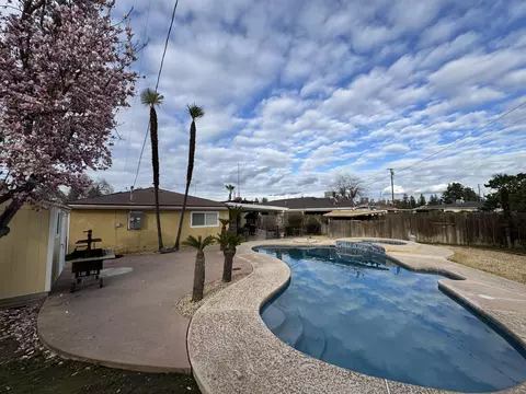 Exterior - 201 E Lois Ave, Tulare, CA 93274 photo 22 of 24