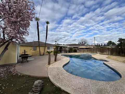 Exterior - 201 E Lois Ave, Tulare, CA 93274 photo 21 of 24