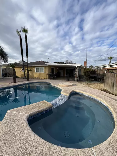 Exterior - 201 E Lois Ave, Tulare, CA 93274 photo 15 of 24