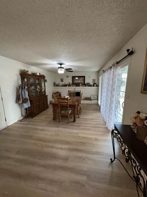 Dining - 201 E Lois Ave, Tulare, CA 93274 photo 1 of 3