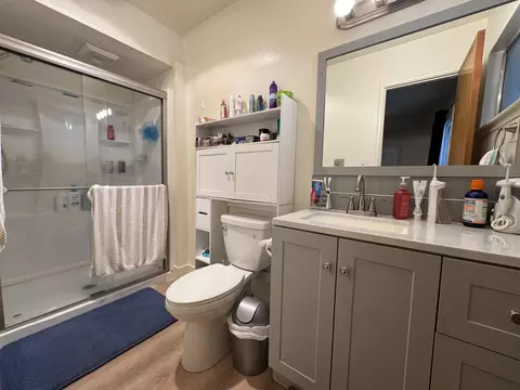Bath - 201 E Lois Ave, Tulare, CA 93274 photo 4 of 5