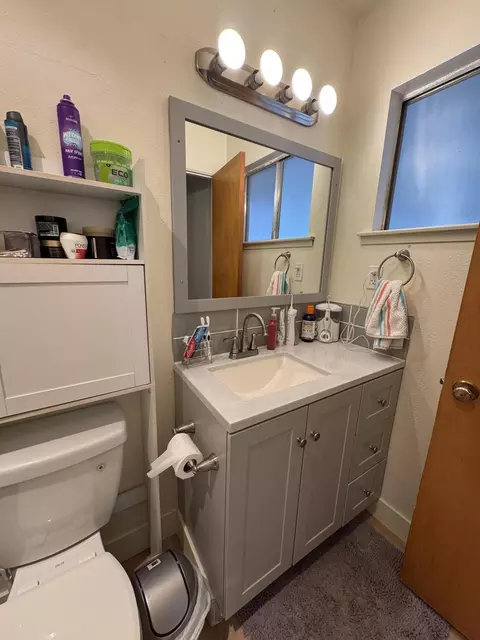 Bath - 201 E Lois Ave, Tulare, CA 93274 photo 3 of 5
