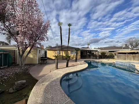Exterior - 201 E Lois Ave, Tulare, CA 93274 photo 12 of 24