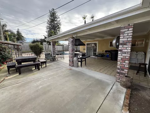 Exterior - 201 E Lois Ave, Tulare, CA 93274 photo 6 of 24