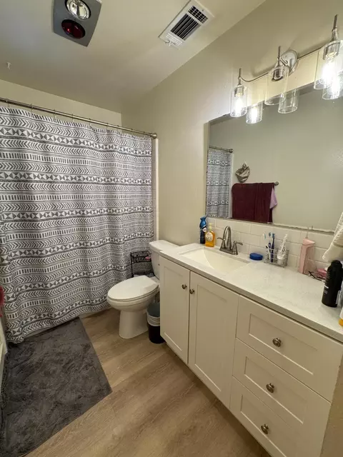 Bath - 201 E Lois Ave, Tulare, CA 93274 photo 1 of 5