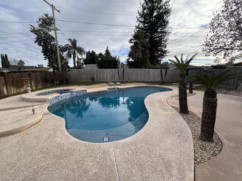 Exterior - 201 E Lois Ave, Tulare, CA 93274 photo 20 of 24