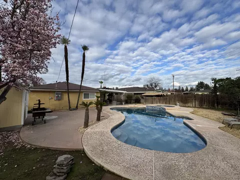 Exterior - 201 E Lois Ave, Tulare, CA 93274 photo 23 of 24