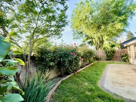 524 N Velie Dr, Visalia, CA 93292