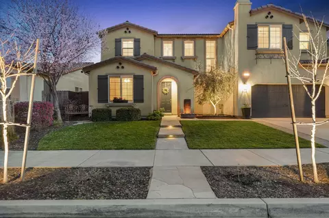 2619 W Connelly Ave, Visalia, CA 93291