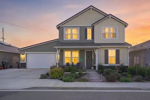 2827 Sand Hills Ave, Tulare, CA 93274