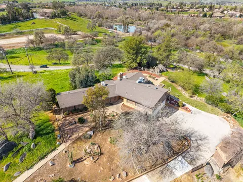 32665 Pleasant Oak Dr, Springville, CA 93265