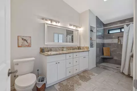 Bath - 43677 Washburn Dr, Three Rivers, CA 93271 photo 3 of 5