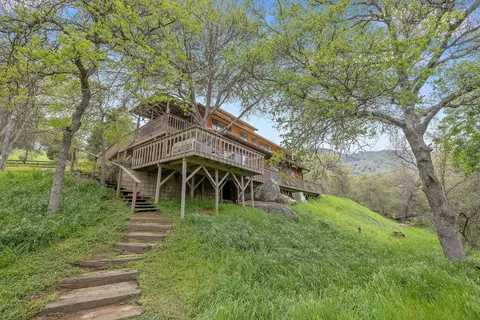 Exterior - 43677 Washburn Dr, Three Rivers, CA 93271 photo 2 of 31