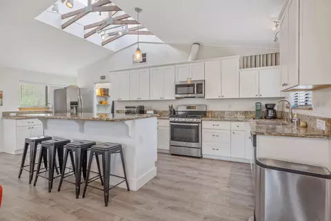 Kitchen - 43677 Washburn Dr, Three Rivers, CA 93271 photo 1 of 5