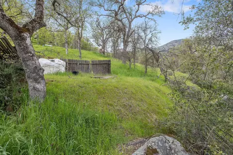 Exterior - 43677 Washburn Dr, Three Rivers, CA 93271 photo 17 of 31