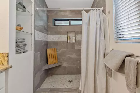 Bath - 43677 Washburn Dr, Three Rivers, CA 93271 photo 4 of 5