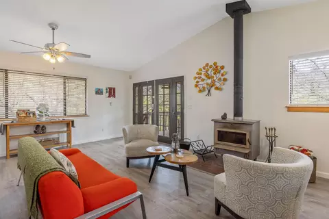 Living - 43677 Washburn Dr, Three Rivers, CA 93271 photo 3 of 5