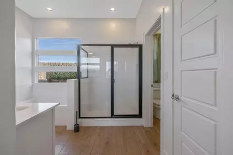 Bath - 324 E Newton Ave, Visalia, CA 93291 photo 3 of 7