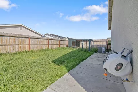 Exterior - 324 E Newton Ave, Visalia, CA 93291 photo 11 of 14