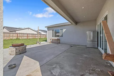 Exterior - 324 E Newton Ave, Visalia, CA 93291 photo 5 of 14