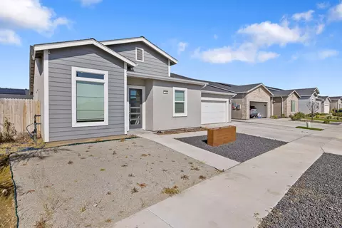 Exterior - 324 E Newton Ave, Visalia, CA 93291 photo 2 of 14
