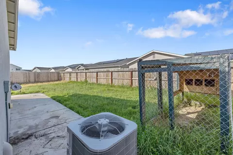 Exterior - 324 E Newton Ave, Visalia, CA 93291 photo 12 of 14