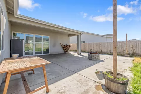 Exterior - 324 E Newton Ave, Visalia, CA 93291 photo 8 of 14