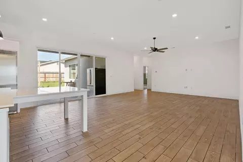 Living - 324 E Newton Ave, Visalia, CA 93291 photo 5 of 8