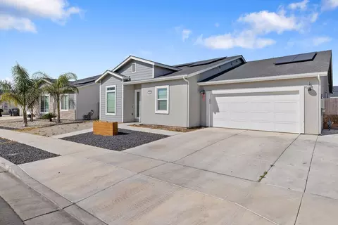 Exterior - 324 E Newton Ave, Visalia, CA 93291 photo 3 of 14
