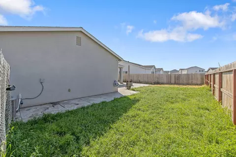 Exterior - 324 E Newton Ave, Visalia, CA 93291 photo 13 of 14