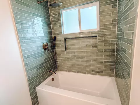 Bath - 2805 W Beech Ave, Visalia, CA 93277 photo 2 of 4