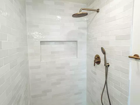 Bath - 2805 W Beech Ave, Visalia, CA 93277 photo 4 of 4