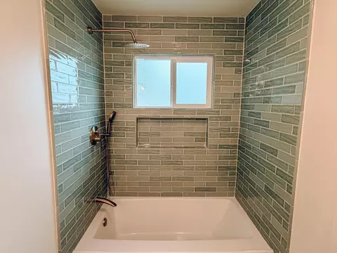 Bath - 2805 W Beech Ave, Visalia, CA 93277 photo 3 of 4