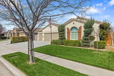 2790 Harbor Island Ave, Tulare, CA 93274