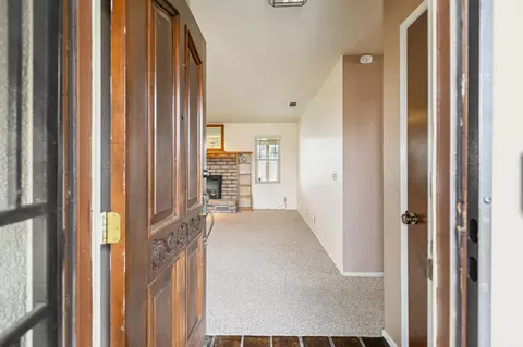 Entry Way - 812 Woods Pl, Exeter, CA 93221 photo 2 of 3