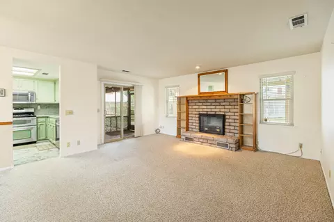 Living - 812 Woods Pl, Exeter, CA 93221 photo 4 of 6