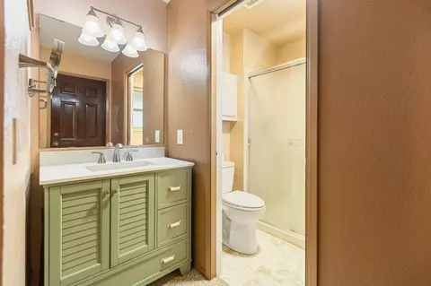 Bath - 812 Woods Pl, Exeter, CA 93221 photo 3 of 4