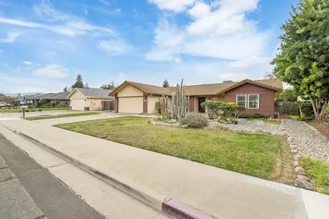 Exterior - 812 Woods Pl, Exeter, CA 93221 photo 4 of 12