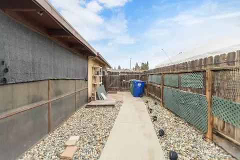 Exterior - 812 Woods Pl, Exeter, CA 93221 photo 11 of 12