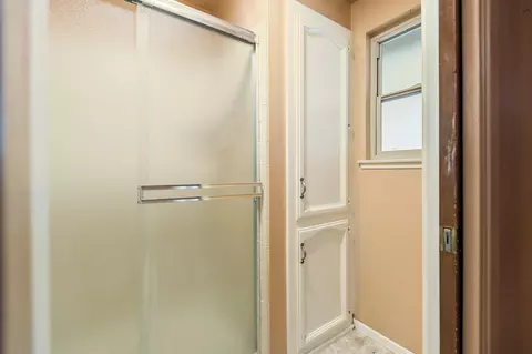 Bath - 812 Woods Pl, Exeter, CA 93221 photo 1 of 4