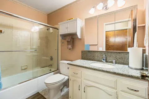 Bath - 812 Woods Pl, Exeter, CA 93221 photo 2 of 4