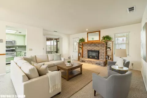 Living - 812 Woods Pl, Exeter, CA 93221 photo 3 of 6