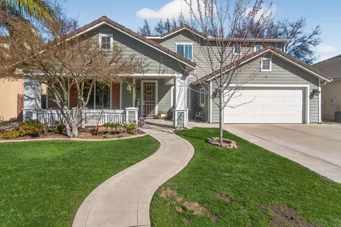 914 W Russell Ave, Visalia, CA 93277